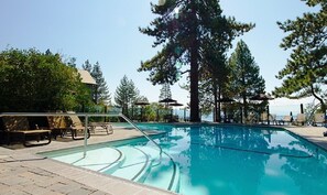 Et oppvarmet basseng