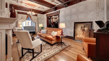Sala de estar en el lobby