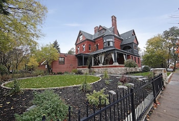 New Victorian Mansion Bed & Breakfast