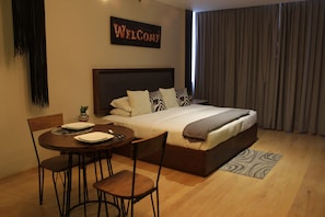 In-room safe, individually decorated, iron/ironing board, free WiFi - Close to you by Residence L'heritage (Mexico City)