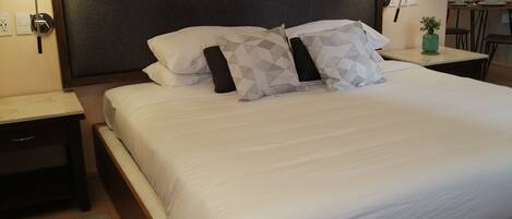 Standaard kamer | Een kluis op de kamer, individueel gedecoreerd