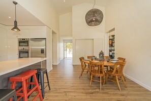 Dining - Matarangi Marvel - Matarangi Holiday Home (Matarangi)