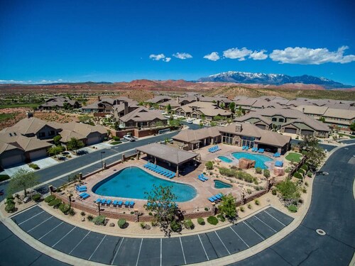 Golden golf course views & pools