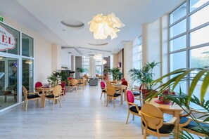Dining - Kościuszki 16 | Vivid Apartment | Close to Beach (Kolobrzeg)