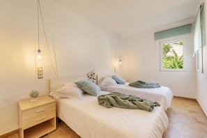 4 habitaciones, tabla de planchar con plancha y wifi gratis 