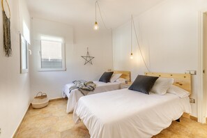 4 chambres, fer et planche Ă repasser, draps fournis