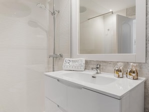 Bathtub, hair dryer, towels