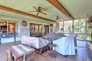 Interior - Golf In / Golf Out -  Golfers Delight Located at the Driving Range Tee Box (Hilton Head Island)