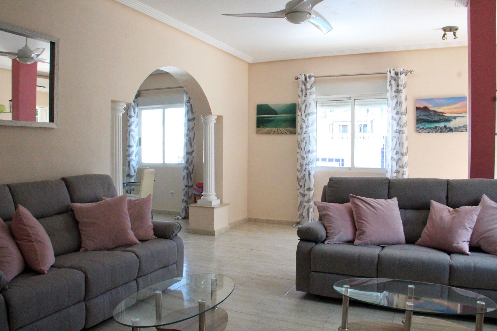 Televisión de pantalla plana y reproductor de DVD 