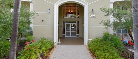 Condo, 3 Bedrooms, 2 Bathrooms | 3 bedrooms, individually decorated, individually furnished