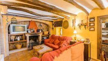 テレビ、暖炉、卓球台、ステレオ