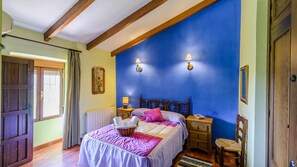 6 bedrooms, iron/ironing board, travel cot, WiFi