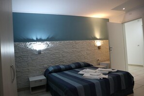 Nệm cao su hoạt tính (memory foam), két bảo mật tại phòng 