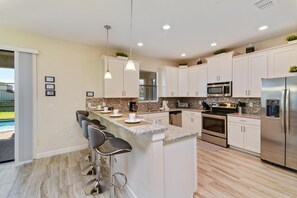 House, 6 Bedrooms (6 Bathrooms) | Private kitchen