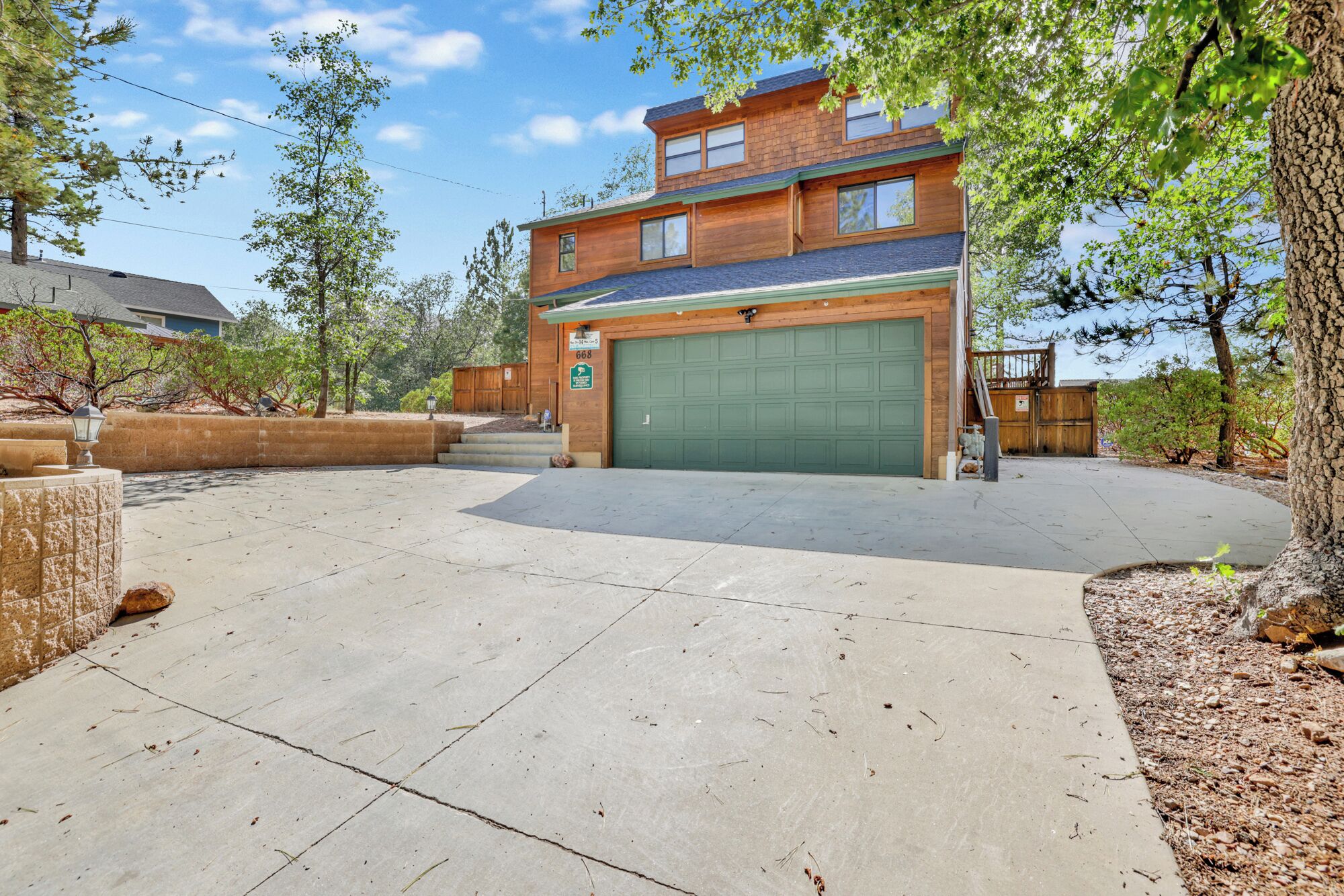 Luxury Lodge Estate~ Hot Tub~ Games~ Walk to All~