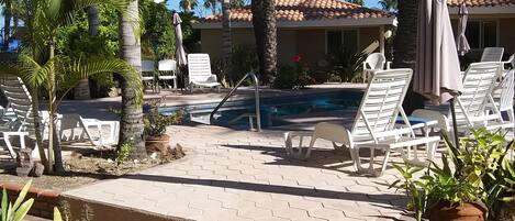 Piscina a l'aire lliure i piscina climatitzada