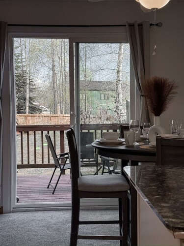 Sunny Townhouse Near Costco & Dimond Mall
