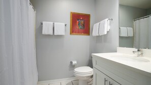 Townhome, Multiple Beds (Beachwalk Villa 5199 G  ) | Bathroom | Combined shower/bathtub, towels