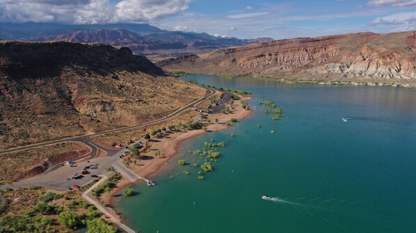 Quail Lake minutes away - Coral Ridge Oasis near Zion NP (Washington)