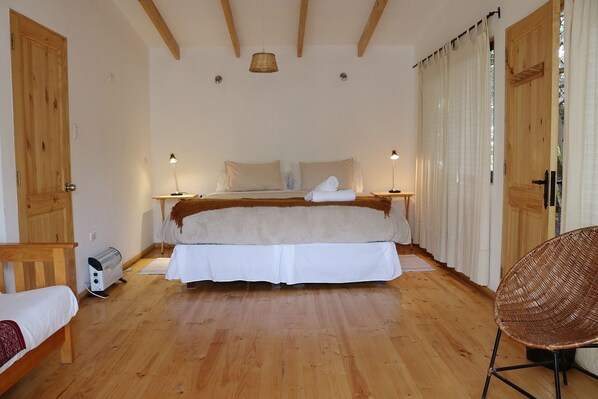 Premium bedding, memory foam beds, bed sheets - El Arbol Eco-Lodge - Hostel (La Serena)