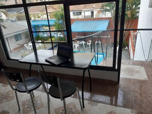 Individually decorated, individually furnished, laptop workspace - Rincon de Granada (Cali)