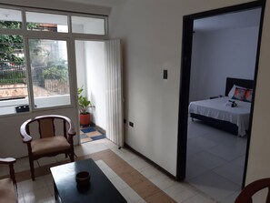 Comfort Room (#201) | Individually decorated, individually furnished, laptop workspace - Rincon de Granada (Cali)