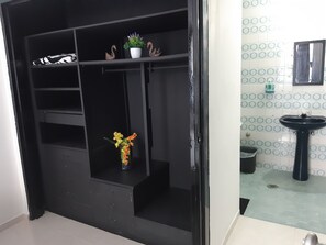 Comfort-Zimmer (#203) | Waschbecken im Bad