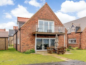 Exterior - 4 bedroom accommodation in Filey, near Scarborough (Filey, near Scarborough)