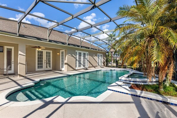 Pool - Stunning 7 bed Home With South Facing, Private Pool and spa not Overlooked Near Disney With Cinema Room - 468 (Kissimmee)