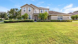 Exterior - Stunning 7 bed Home With South Facing, Private Pool and spa not Overlooked Near Disney With Cinema Room - 468 (Kissimmee)