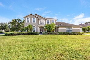 Exterior - Stunning 7 bed Home With South Facing, Private Pool and spa not Overlooked Near Disney With Cinema Room - 468 (Kissimmee)