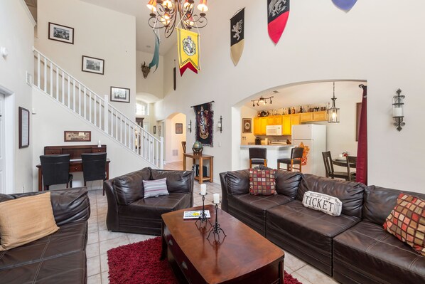 House, 5 Bedrooms (3.5 Bedrooms) | Living area