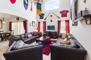 House, 5 Bedrooms (3.5 Bedrooms) | Living room