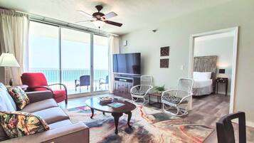 Smart-TV, DVD-spiller, fotballspill og bordtennis