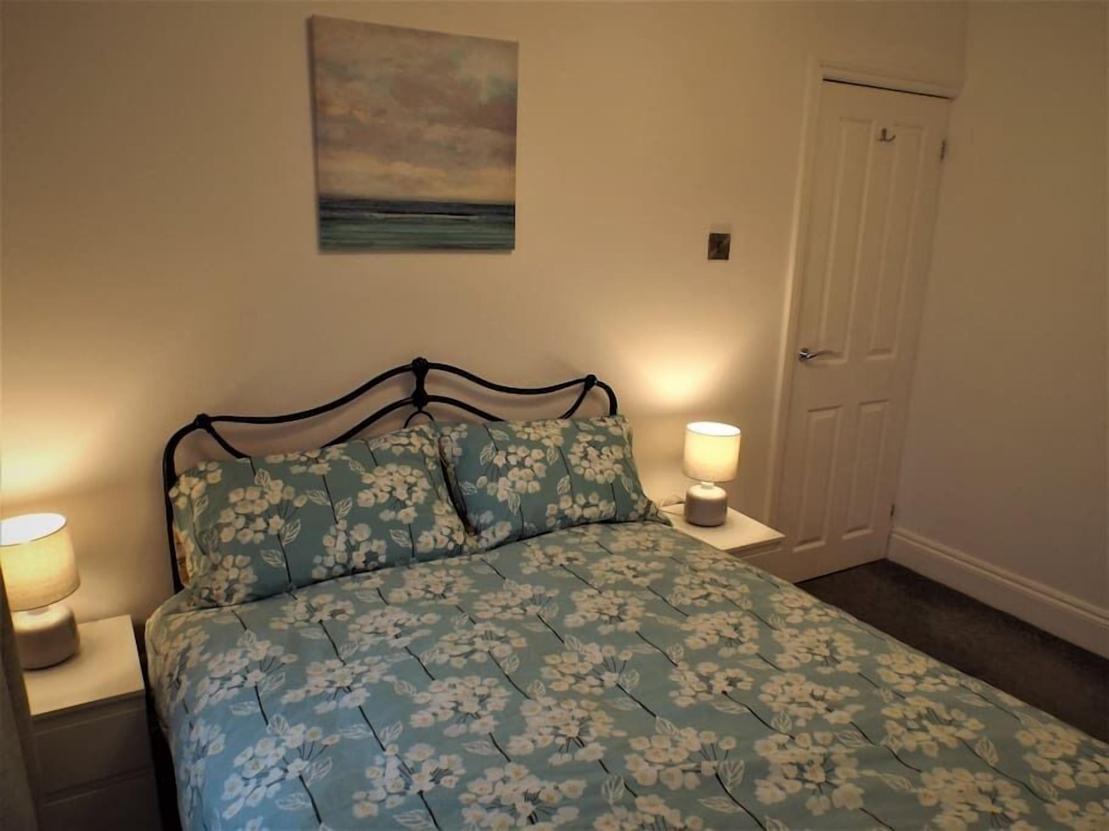 2 bedrooms, iron/ironing board, WiFi