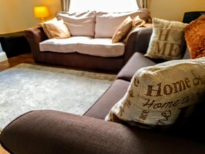 TV - Bronte Cinema Cottage at Haworth (Haworth)