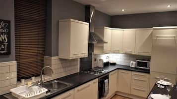 KylskÄp, mikrovÄgsugn, ugn och spishÀll