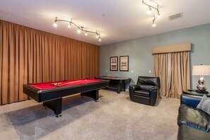 Maison, 6 chambres (4.5 Bathrooms) | 6 chambres, décor unique, ameublement unique, bureau