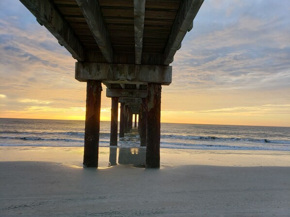 Beach nearby, sun-loungers, beach towels