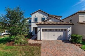 House, 5 Bedrooms (5 Bathrooms)