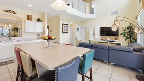 Hus, 6 soverom (5.5 Bathrooms) | Spiseområde på rommet