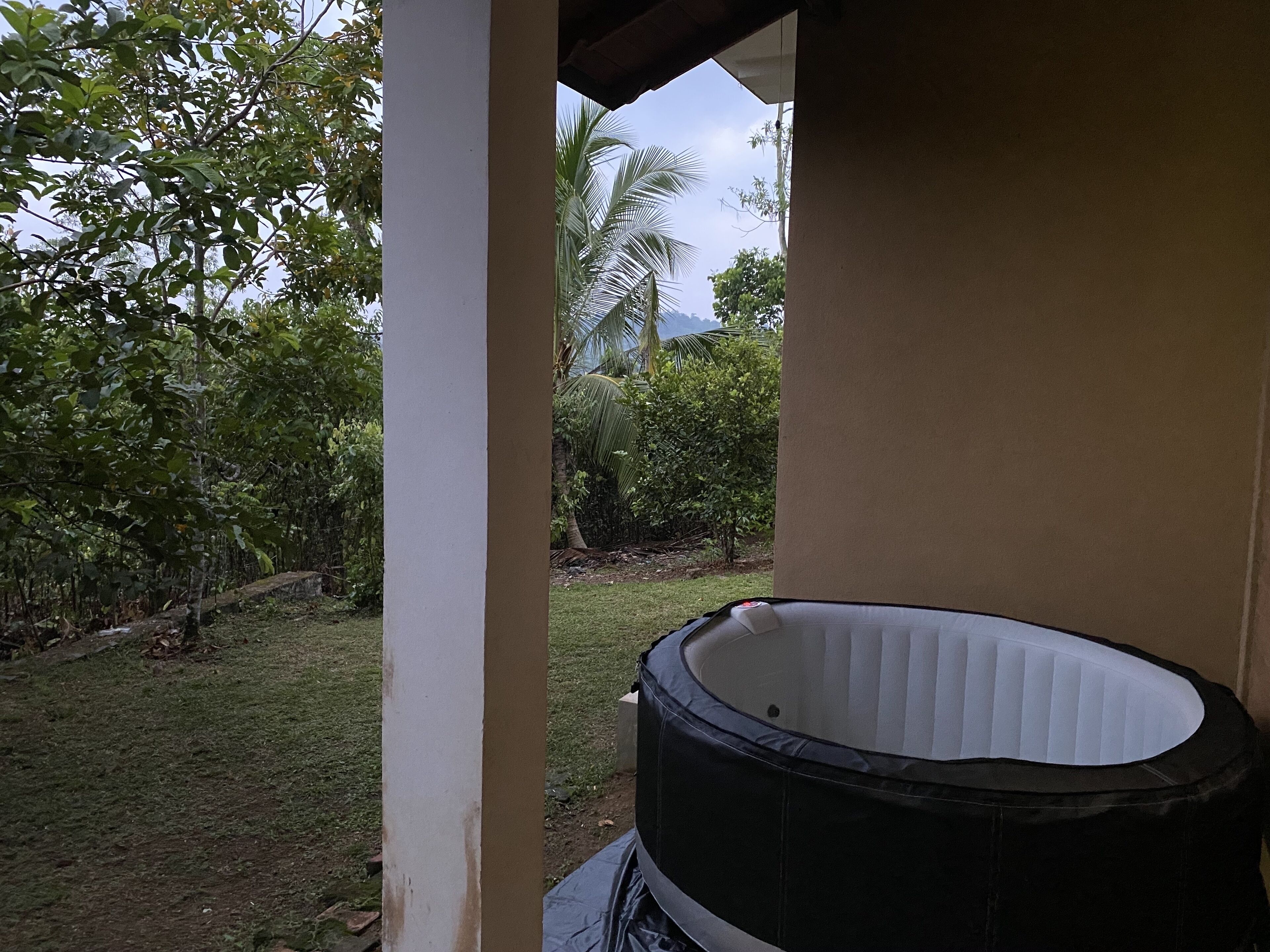 Outdoor spa tub