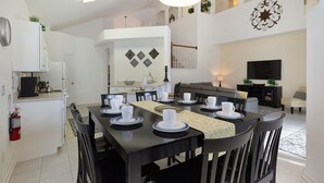ハウス 6 ベッドルーム (3.5 Bathrooms) | 客室内のダイニングエリア