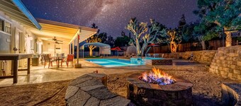 25% Off 7-Night Stay 1/2 Acre Epic Pool and Spa 2 King Beds Bunk with 2 Queens