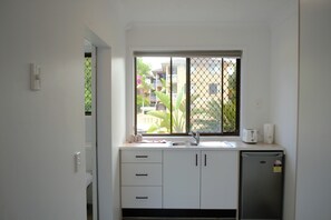 Standard Twin Room | Private kitchen | Mini-fridge, microwave, electric kettle, toaster