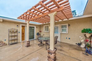 屋外ダイニングエリア