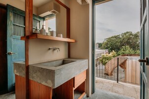 Traditional Room with Air Conditioning and Private Bathroom | Bathroom | Eco-friendly toiletries, towels, soap, shampoo