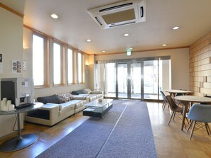 Lobby sitting area - Hotel S-Pal (Hakodate)