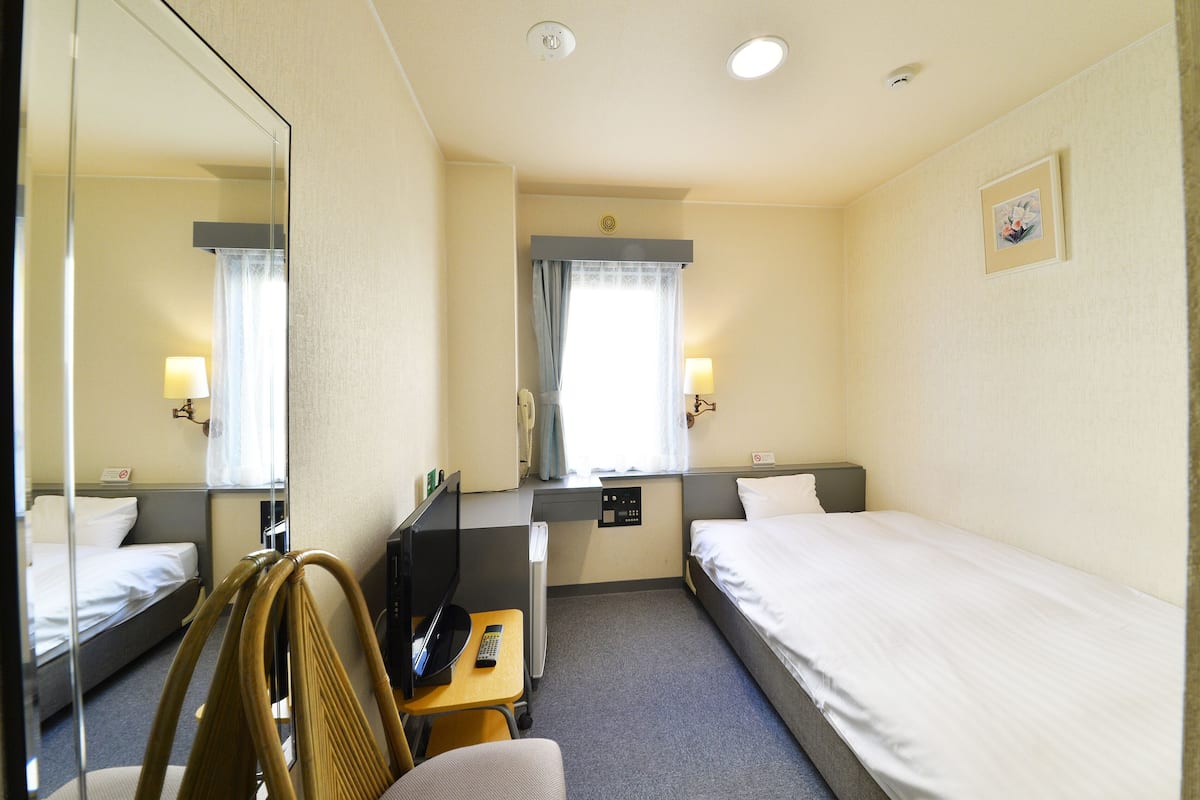 Free WiFi, bed sheets