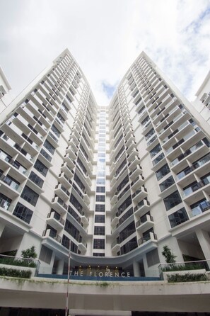 Exterior - 3 Bedroom Condo Apartment in Mckinley Hill (Taguig)